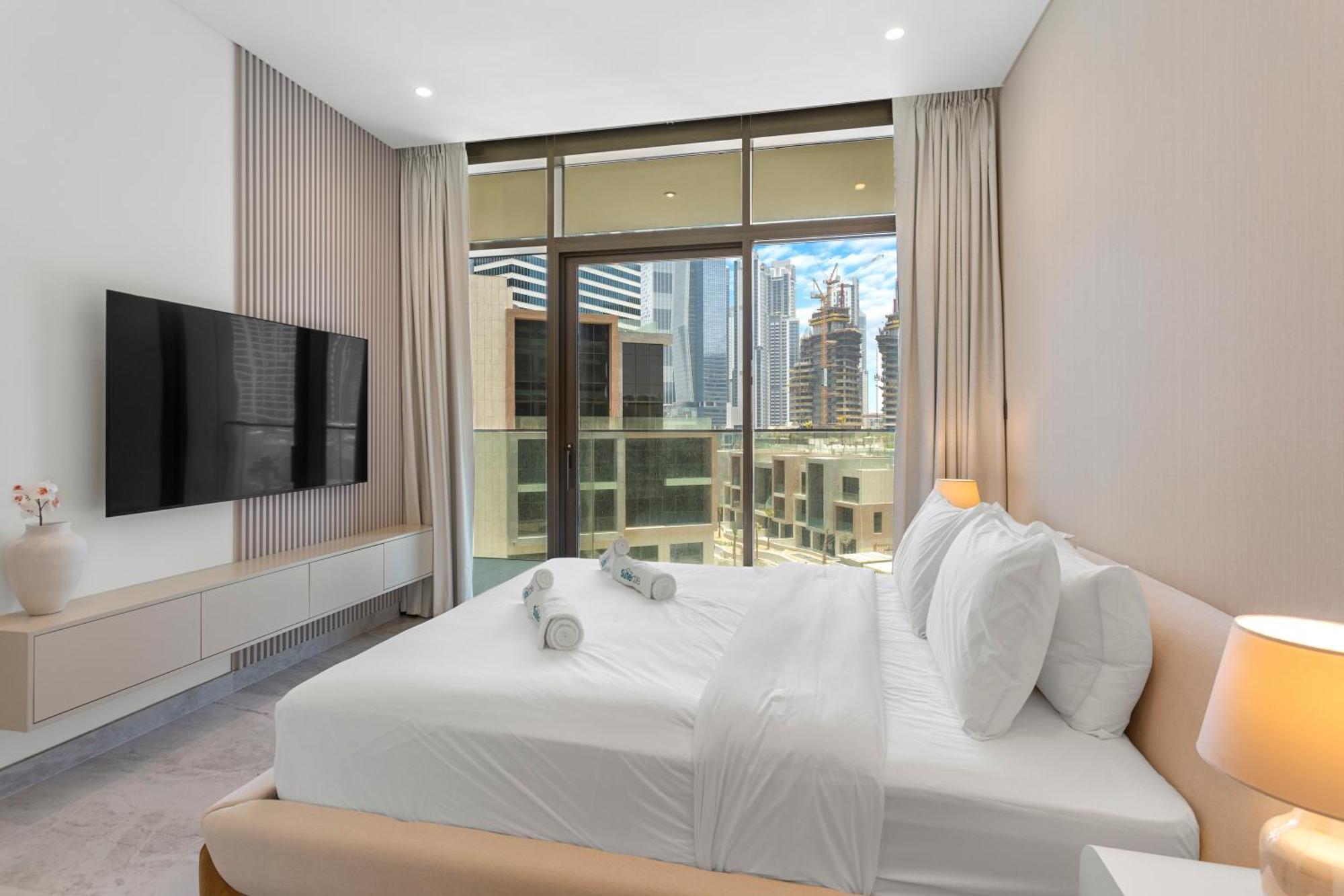 Lavish 1-bedroom W Burj Khalifa View In Peninsula Apartment Dubai