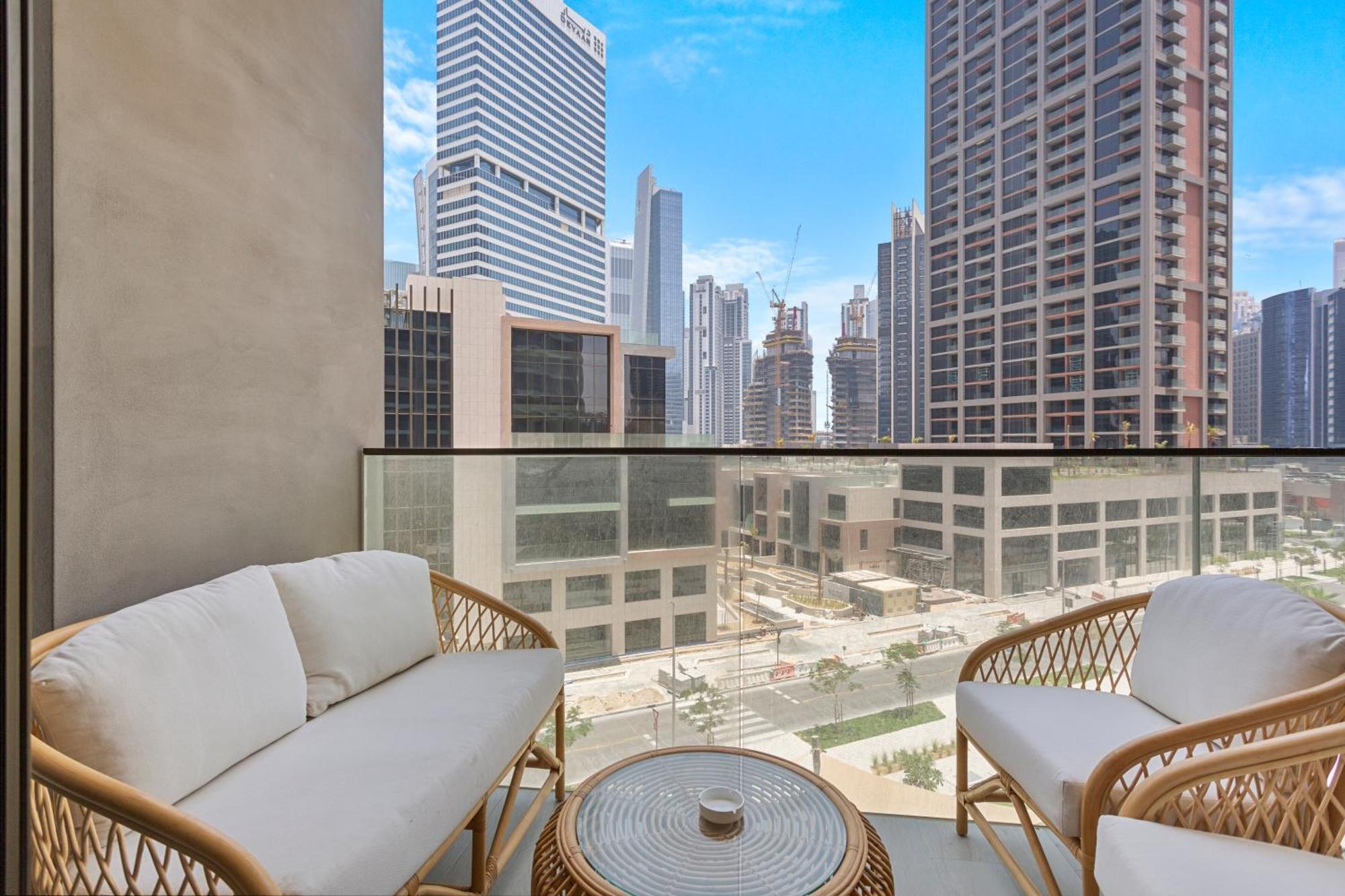 Lavish 1-bedroom W Burj Khalifa View In Peninsula Apartment